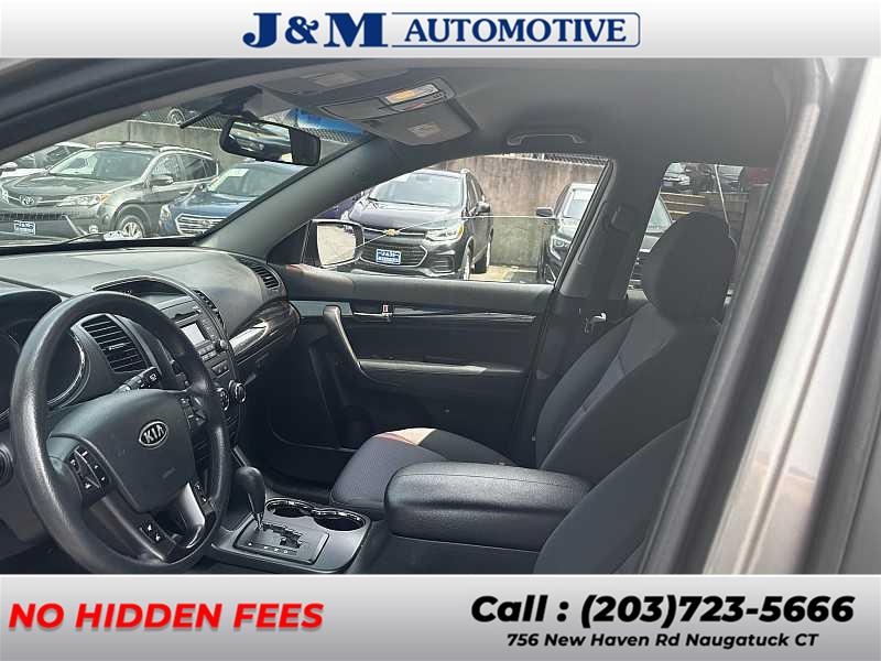 2013 Kia Sorento LX, available for sale in Naugatuck, Connecticut | J&M Automotive Sls&Svc LLC. Naugatuck, Connecticut 2013 Kia Sorento LX, available for sale in Naugatuck, Connecticut | J&M Automotive Sls&Svc LLC. Naugatuck, Connecticut