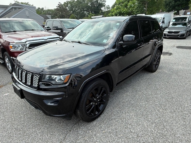 Used 2019 Jeep Grand Cherokee in Huntington Station, New York | Huntington Auto Mall. Huntington Station, New York