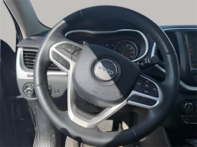 2017 Jeep Cherokee Trailhawk, available for sale in Stratford, Connecticut | Wiz Leasing Inc. Stratford, Connecticut 2017 Jeep Cherokee Trailhawk, available for sale in Stratford, Connecticut | Wiz Leasing Inc. Stratford, Connecticut