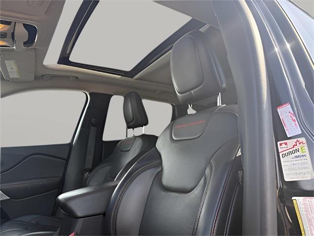 2017 Jeep Cherokee Trailhawk, available for sale in Stratford, Connecticut | Wiz Leasing Inc. Stratford, Connecticut 2017 Jeep Cherokee Trailhawk, available for sale in Stratford, Connecticut | Wiz Leasing Inc. Stratford, Connecticut