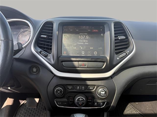 2017 Jeep Cherokee Trailhawk, available for sale in Stratford, Connecticut | Wiz Leasing Inc. Stratford, Connecticut 2017 Jeep Cherokee Trailhawk, available for sale in Stratford, Connecticut | Wiz Leasing Inc. Stratford, Connecticut