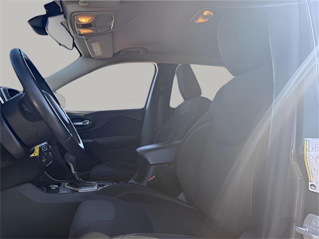 2016 Jeep Cherokee Altitude, available for sale in Stratford, Connecticut | Wiz Leasing Inc. Stratford, Connecticut 2016 Jeep Cherokee Altitude, available for sale in Stratford, Connecticut | Wiz Leasing Inc. Stratford, Connecticut