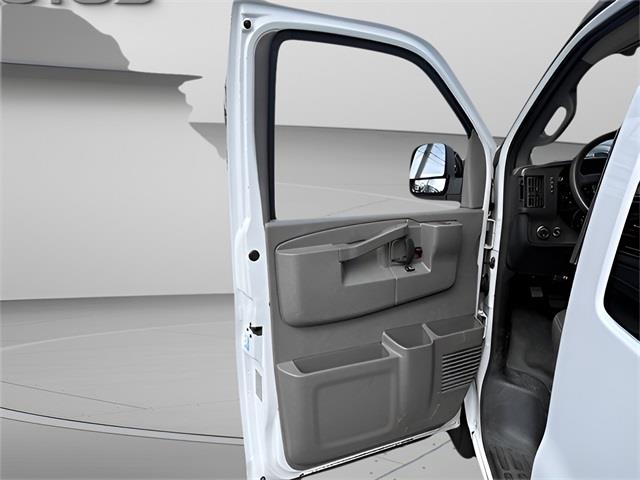 2018 Chevrolet Express 3500 LS, available for sale in Stratford, Connecticut | Wiz Leasing Inc. Stratford, Connecticut 2018 Chevrolet Express 3500 LS, available for sale in Stratford, Connecticut | Wiz Leasing Inc. Stratford, Connecticut