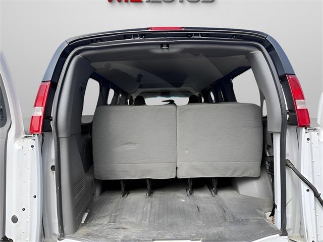 2018 Chevrolet Express 3500 LS, available for sale in Stratford, Connecticut | Wiz Leasing Inc. Stratford, Connecticut 2018 Chevrolet Express 3500 LS, available for sale in Stratford, Connecticut | Wiz Leasing Inc. Stratford, Connecticut