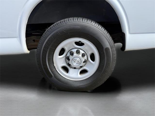 2018 Chevrolet Express 3500 LS, available for sale in Stratford, Connecticut | Wiz Leasing Inc. Stratford, Connecticut 2018 Chevrolet Express 3500 LS, available for sale in Stratford, Connecticut | Wiz Leasing Inc. Stratford, Connecticut