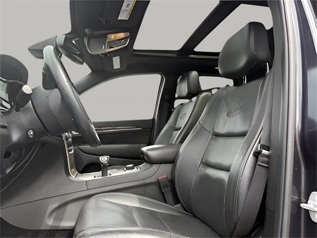 2014 Jeep Grand Cherokee Overland, available for sale in Stratford, Connecticut | Wiz Leasing Inc. Stratford, Connecticut 2014 Jeep Grand Cherokee Overland, available for sale in Stratford, Connecticut | Wiz Leasing Inc. Stratford, Connecticut