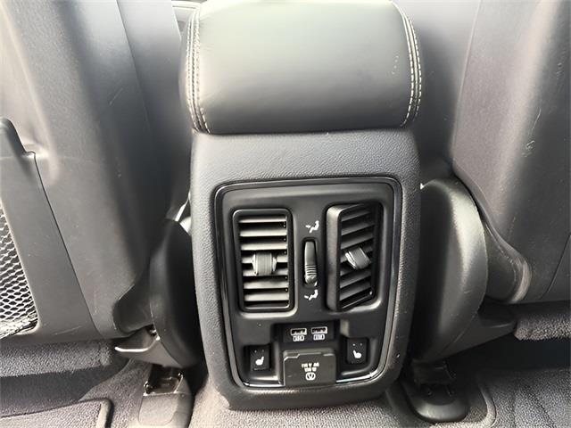 2014 Jeep Grand Cherokee Overland, available for sale in Stratford, Connecticut | Wiz Leasing Inc. Stratford, Connecticut 2014 Jeep Grand Cherokee Overland, available for sale in Stratford, Connecticut | Wiz Leasing Inc. Stratford, Connecticut