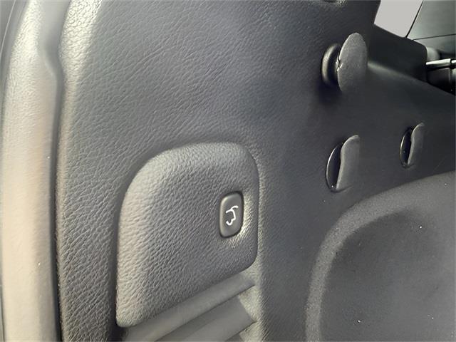 2014 Jeep Grand Cherokee Overland, available for sale in Stratford, Connecticut | Wiz Leasing Inc. Stratford, Connecticut 2014 Jeep Grand Cherokee Overland, available for sale in Stratford, Connecticut | Wiz Leasing Inc. Stratford, Connecticut