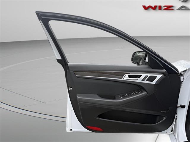 2015 Hyundai Genesis 3.8, available for sale in Stratford, Connecticut | Wiz Leasing Inc. Stratford, Connecticut 2015 Hyundai Genesis 3.8, available for sale in Stratford, Connecticut | Wiz Leasing Inc. Stratford, Connecticut