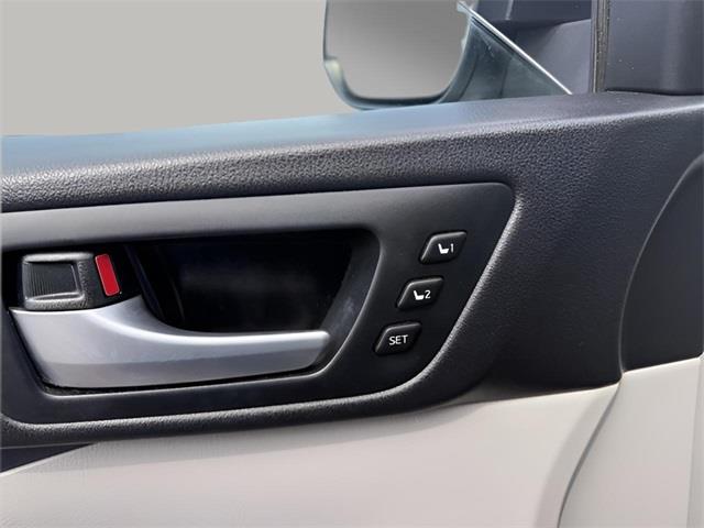 2016 Toyota Highlander Limited Platinum V6, available for sale in Stratford, Connecticut | Wiz Leasing Inc. Stratford, Connecticut 2016 Toyota Highlander Limited Platinum V6, available for sale in Stratford, Connecticut | Wiz Leasing Inc. Stratford, Connecticut