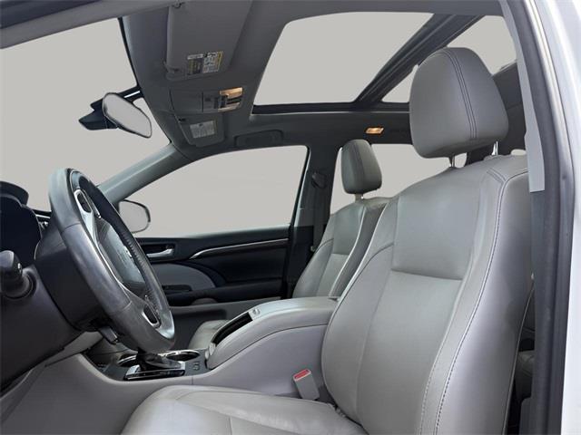 2016 Toyota Highlander Limited Platinum V6, available for sale in Stratford, Connecticut | Wiz Leasing Inc. Stratford, Connecticut 2016 Toyota Highlander Limited Platinum V6, available for sale in Stratford, Connecticut | Wiz Leasing Inc. Stratford, Connecticut