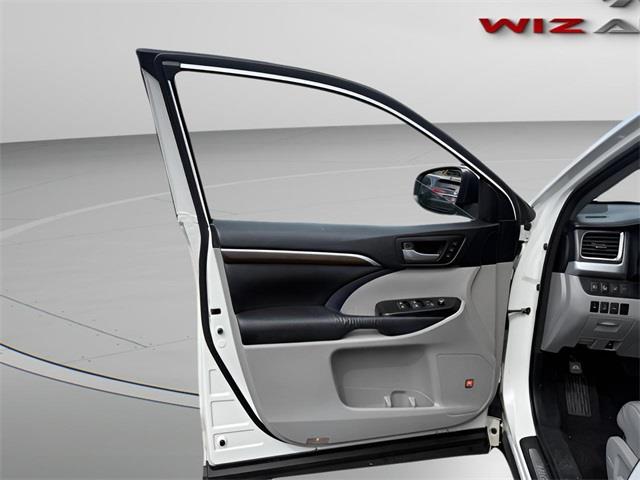 2016 Toyota Highlander Limited Platinum V6, available for sale in Stratford, Connecticut | Wiz Leasing Inc. Stratford, Connecticut 2016 Toyota Highlander Limited Platinum V6, available for sale in Stratford, Connecticut | Wiz Leasing Inc. Stratford, Connecticut