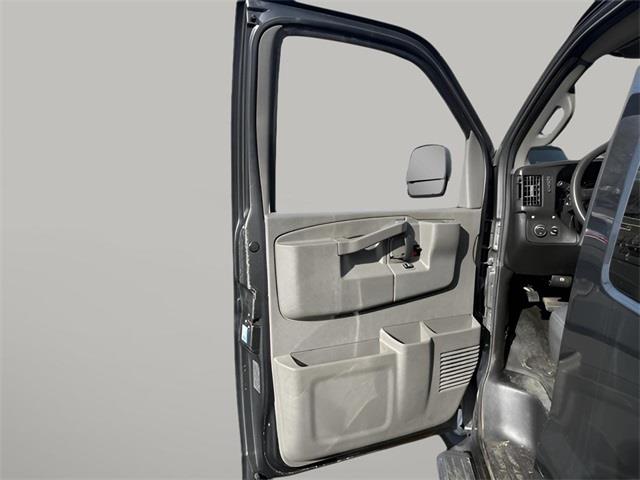2016 GMC Savana 2500 LS, available for sale in Stratford, Connecticut | Wiz Leasing Inc. Stratford, Connecticut 2016 GMC Savana 2500 LS, available for sale in Stratford, Connecticut | Wiz Leasing Inc. Stratford, Connecticut