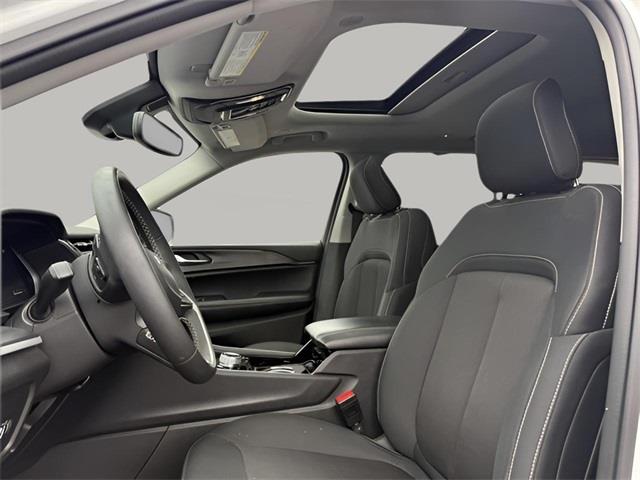 2023 Jeep Grand Cherokee l Laredo, available for sale in Stratford, Connecticut | Wiz Leasing Inc. Stratford, Connecticut 2023 Jeep Grand Cherokee l Laredo, available for sale in Stratford, Connecticut | Wiz Leasing Inc. Stratford, Connecticut