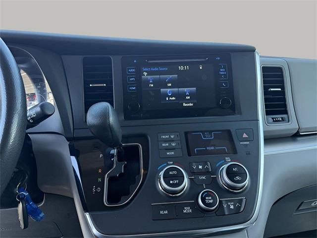 2015 Toyota Sienna LE, available for sale in Stratford, Connecticut | Wiz Leasing Inc. Stratford, Connecticut 2015 Toyota Sienna LE, available for sale in Stratford, Connecticut | Wiz Leasing Inc. Stratford, Connecticut