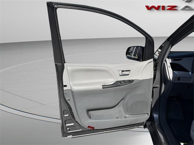2015 Toyota Sienna LE, available for sale in Stratford, Connecticut | Wiz Leasing Inc. Stratford, Connecticut 2015 Toyota Sienna LE, available for sale in Stratford, Connecticut | Wiz Leasing Inc. Stratford, Connecticut