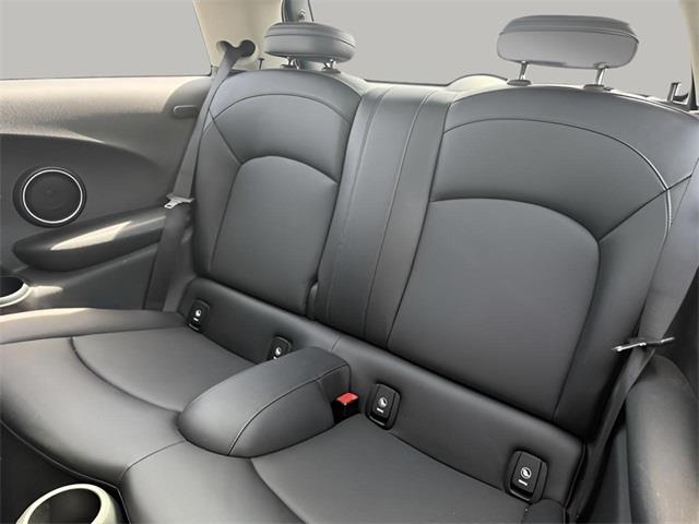 2014 Mini Cooper s Base, available for sale in Stratford, Connecticut | Wiz Leasing Inc. Stratford, Connecticut 2014 Mini Cooper s Base, available for sale in Stratford, Connecticut | Wiz Leasing Inc. Stratford, Connecticut