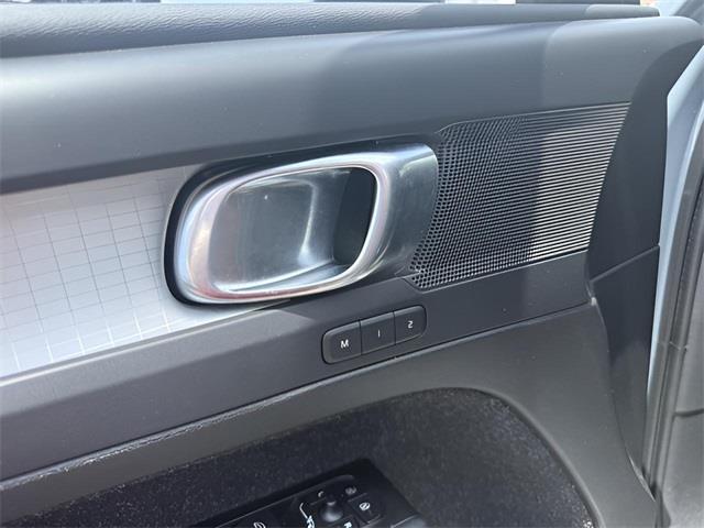 2021 Volvo Xc40 Momentum, available for sale in Stratford, Connecticut | Wiz Leasing Inc. Stratford, Connecticut 2021 Volvo Xc40 Momentum, available for sale in Stratford, Connecticut | Wiz Leasing Inc. Stratford, Connecticut