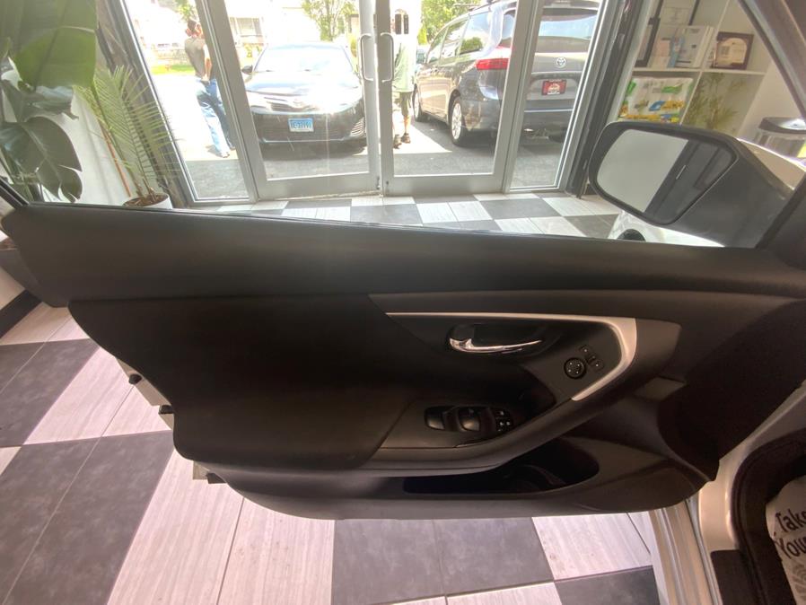 2015 Nissan Altima 4dr Sdn I4 2.5 S, available for sale in Hartford, Connecticut | Franklin Motors Auto Sales LLC. Hartford, Connecticut 2015 Nissan Altima 4dr Sdn I4 2.5 S, available for sale in Hartford, Connecticut | Franklin Motors Auto Sales LLC. Hartford, Connecticut