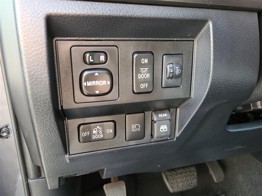 2018 Toyota Tundra 4WD SR5 CrewMax 5.5'' Bed 5.7L (Natl), available for sale in Canton, Connecticut | Lava Motors. Canton, Connecticut 2018 Toyota Tundra 4WD SR5 CrewMax 5.5'' Bed 5.7L (Natl), available for sale in Canton, Connecticut | Lava Motors. Canton, Connecticut