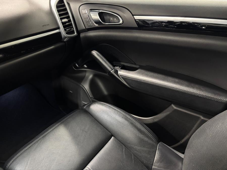 2017 Porsche Cayenne Platinum Edition AWD, available for sale in Prospect, Connecticut | M Sport Motorwerx. Prospect, Connecticut 2017 Porsche Cayenne Platinum Edition AWD, available for sale in Prospect, Connecticut | M Sport Motorwerx. Prospect, Connecticut