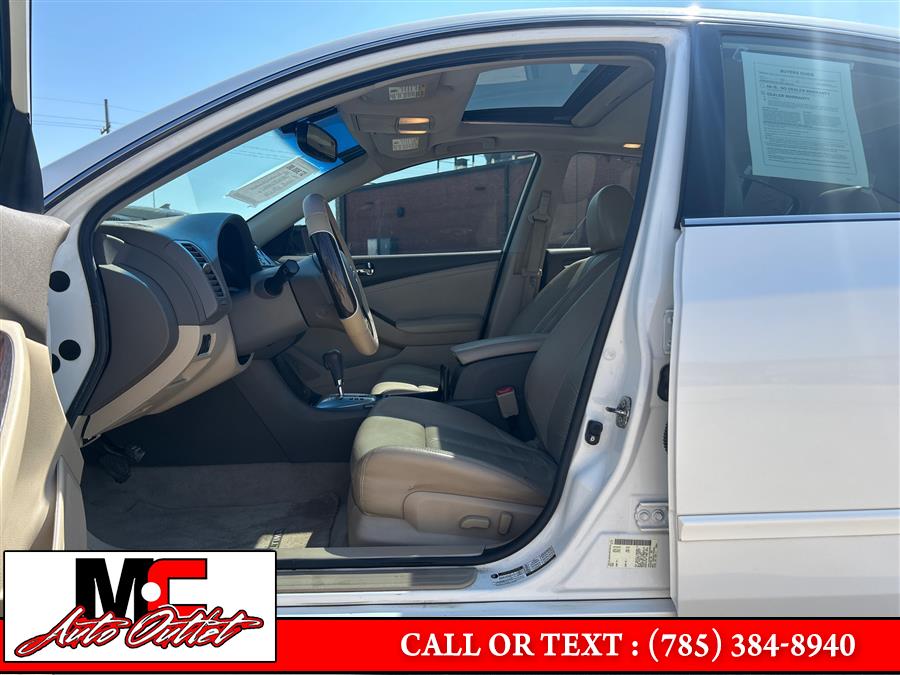 2011 Nissan Altima 4dr Sdn I4 CVT 2.5 SL, available for sale in Colby, Kansas | M C Auto Outlet Inc. Colby, Kansas 2011 Nissan Altima 4dr Sdn I4 CVT 2.5 SL, available for sale in Colby, Kansas | M C Auto Outlet Inc. Colby, Kansas
