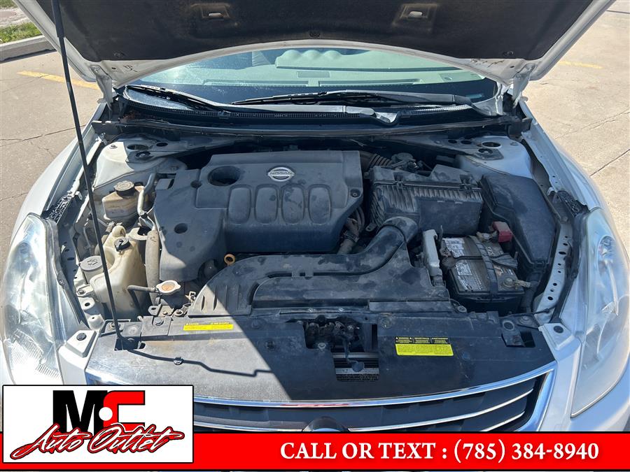 2011 Nissan Altima 4dr Sdn I4 CVT 2.5 SL, available for sale in Colby, Kansas | M C Auto Outlet Inc. Colby, Kansas 2011 Nissan Altima 4dr Sdn I4 CVT 2.5 SL, available for sale in Colby, Kansas | M C Auto Outlet Inc. Colby, Kansas