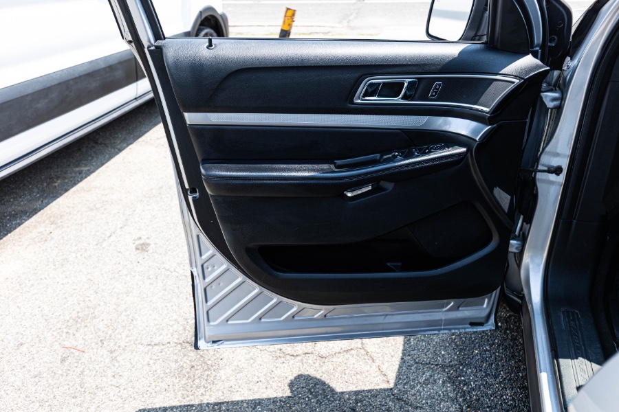 2017 Ford Explorer XLT 4WD, available for sale in West Hempstead, New York | Only Vans Inc. West Hempstead, New York 2017 Ford Explorer XLT 4WD, available for sale in West Hempstead, New York | Only Vans Inc. West Hempstead, New York