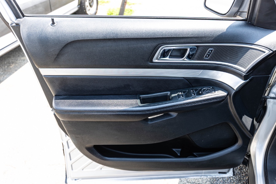 2017 Ford Explorer XLT 4WD, available for sale in West Hempstead, New York | Only Vans Inc. West Hempstead, New York 2017 Ford Explorer XLT 4WD, available for sale in West Hempstead, New York | Only Vans Inc. West Hempstead, New York