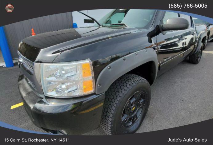 Used 2007 Chevrolet Silverado 1500 Crew Cab in Wolcott, New York | Auto Hunter CNY. Wolcott, New York