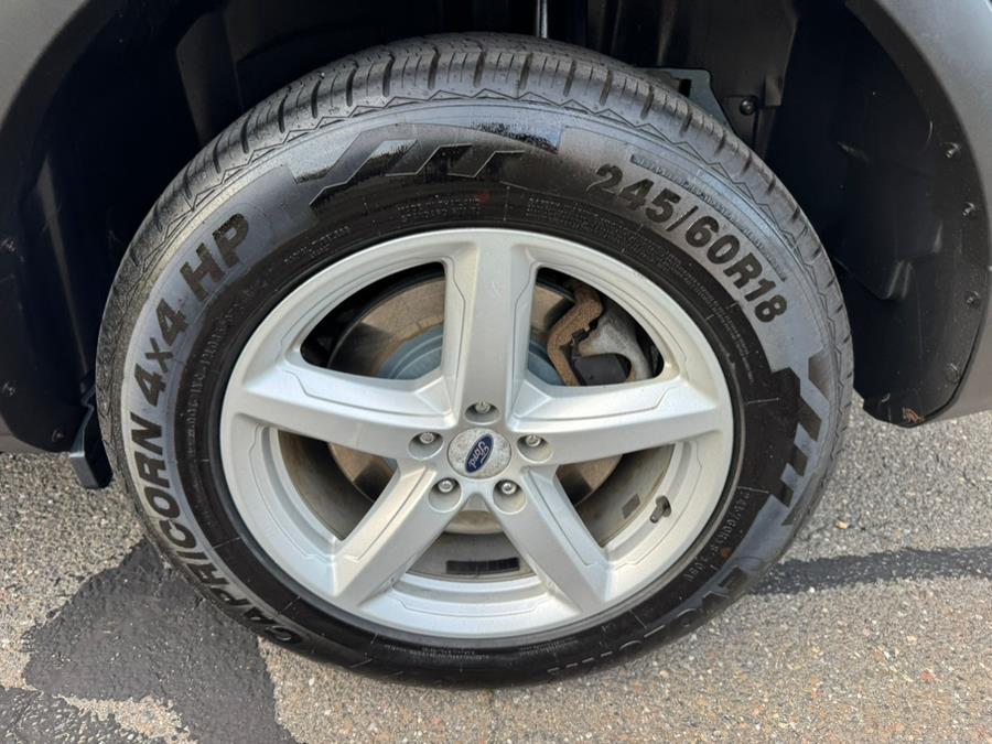 2016 Ford Explorer 4WD 4dr XLT, available for sale in Waterbury, Connecticut | Platinum Auto Care. Waterbury, Connecticut 2016 Ford Explorer 4WD 4dr XLT, available for sale in Waterbury, Connecticut | Platinum Auto Care. Waterbury, Connecticut