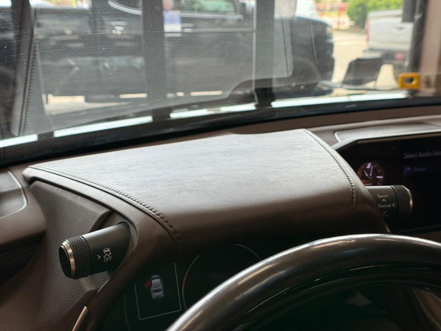 2019 Lexus ES ES 350 Ultra Luxury FWD, available for sale in Massapequa Park, New York | Power Motors East. Massapequa Park, New York 2019 Lexus ES ES 350 Ultra Luxury FWD, available for sale in Massapequa Park, New York | Power Motors East. Massapequa Park, New York
