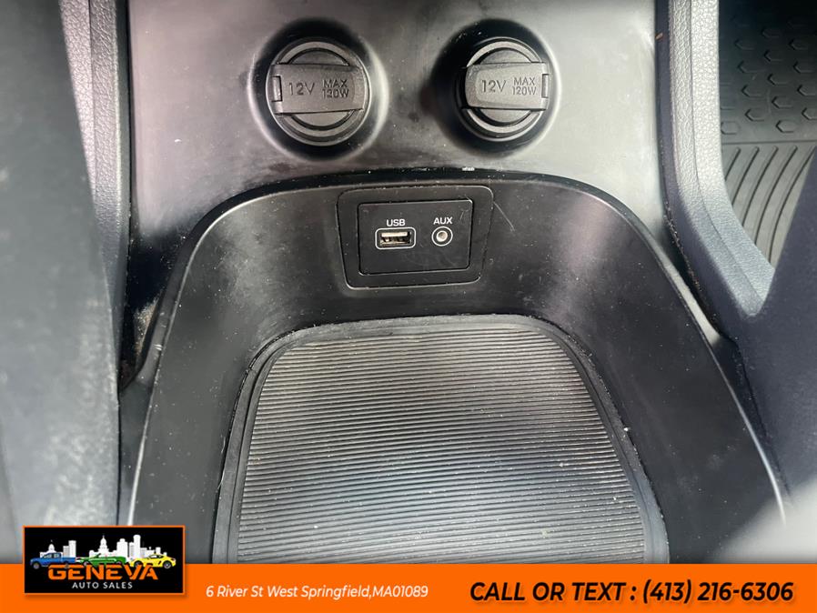 2017 Hyundai Santa Fe Limited 3.3L Auto AWD, available for sale in West Springfield, Massachusetts | Geneva Auto Sales LLC. West Springfield, Massachusetts 2017 Hyundai Santa Fe Limited 3.3L Auto AWD, available for sale in West Springfield, Massachusetts | Geneva Auto Sales LLC. West Springfield, Massachusetts