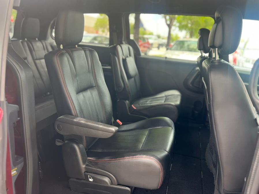 2018 Dodge Grand Caravan GT Wagon, available for sale in Hialeah, Florida | The Palm Motors LLC. Hialeah, Florida 2018 Dodge Grand Caravan GT Wagon, available for sale in Hialeah, Florida | The Palm Motors LLC. Hialeah, Florida
