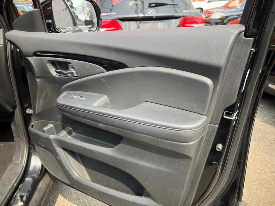 2016 Honda Pilot AWD 4dr Touring w/RES & Navi, available for sale in Brooklyn, New York | Atlantic Used Car Sales. Brooklyn, New York 2016 Honda Pilot AWD 4dr Touring w/RES & Navi, available for sale in Brooklyn, New York | Atlantic Used Car Sales. Brooklyn, New York