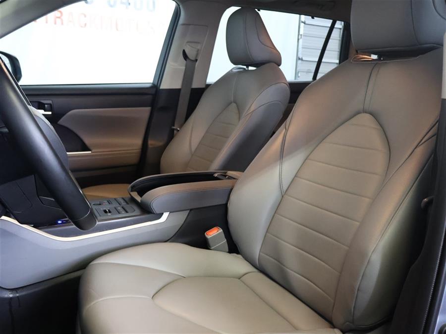 2022 Toyota Highlander XLE, available for sale in Paterson, New Jersey | Fast Track Motors. Paterson, New Jersey 2022 Toyota Highlander XLE, available for sale in Paterson, New Jersey | Fast Track Motors. Paterson, New Jersey