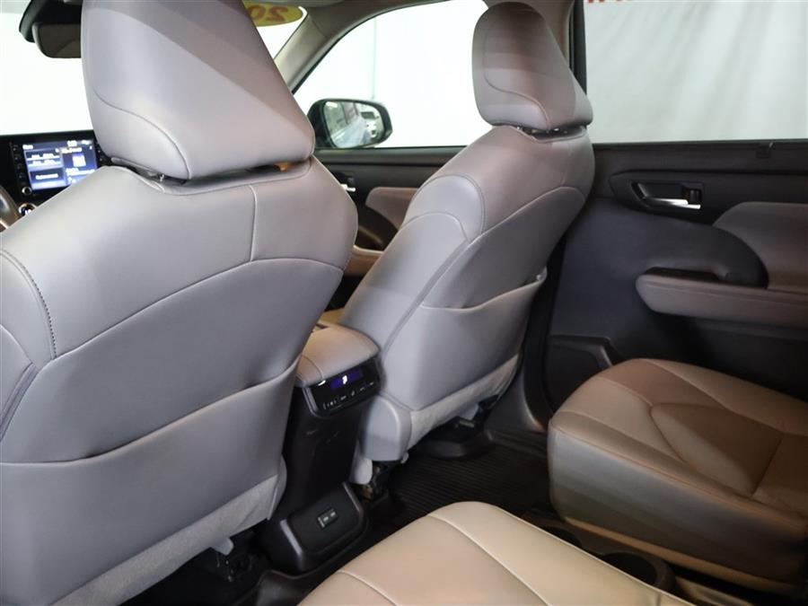 2022 Toyota Highlander XLE, available for sale in Paterson, New Jersey | Fast Track Motors. Paterson, New Jersey 2022 Toyota Highlander XLE, available for sale in Paterson, New Jersey | Fast Track Motors. Paterson, New Jersey