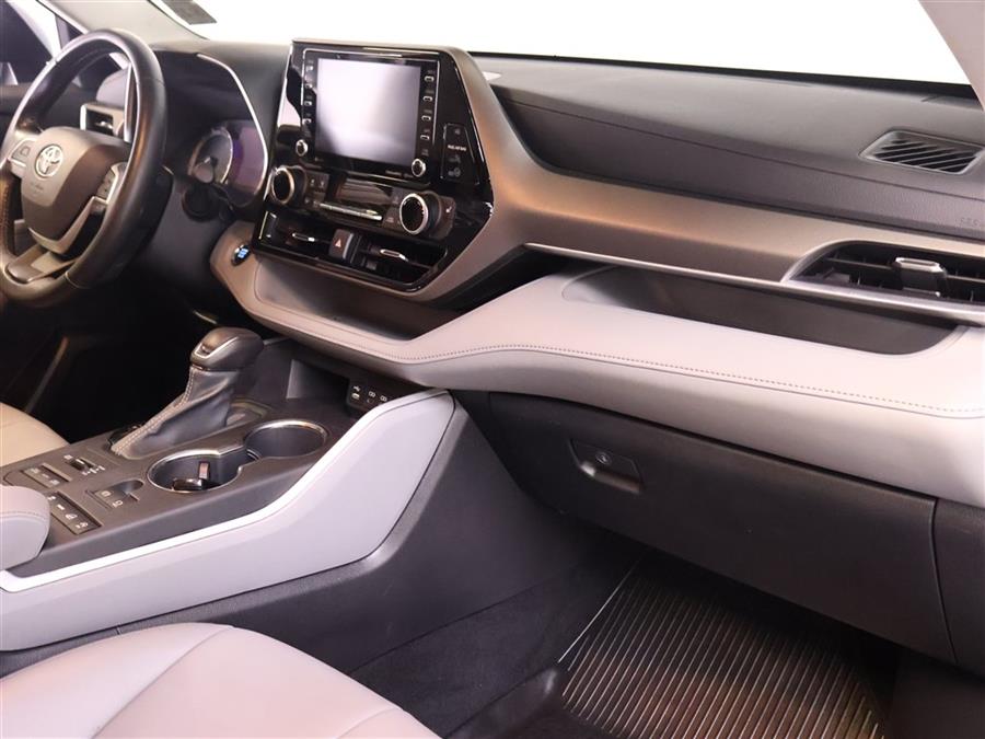 2022 Toyota Highlander XLE, available for sale in Paterson, New Jersey | Fast Track Motors. Paterson, New Jersey 2022 Toyota Highlander XLE, available for sale in Paterson, New Jersey | Fast Track Motors. Paterson, New Jersey