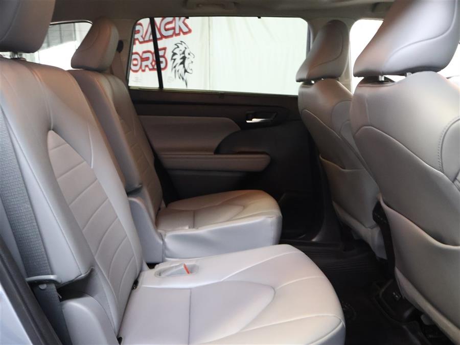 2022 Toyota Highlander XLE, available for sale in Paterson, New Jersey | Fast Track Motors. Paterson, New Jersey 2022 Toyota Highlander XLE, available for sale in Paterson, New Jersey | Fast Track Motors. Paterson, New Jersey