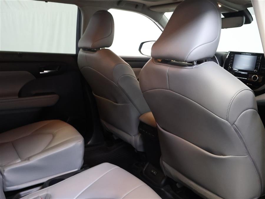 2022 Toyota Highlander XLE, available for sale in Paterson, New Jersey | Fast Track Motors. Paterson, New Jersey 2022 Toyota Highlander XLE, available for sale in Paterson, New Jersey | Fast Track Motors. Paterson, New Jersey