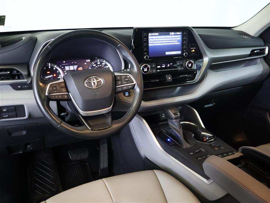 2022 Toyota Highlander XLE, available for sale in Paterson, New Jersey | Fast Track Motors. Paterson, New Jersey 2022 Toyota Highlander XLE, available for sale in Paterson, New Jersey | Fast Track Motors. Paterson, New Jersey