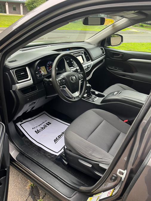 2014 Toyota Highlander AWD 4dr V6 LE (Natl), available for sale in New Britain, Connecticut | Supreme Automotive. New Britain, Connecticut 2014 Toyota Highlander AWD 4dr V6 LE (Natl), available for sale in New Britain, Connecticut | Supreme Automotive. New Britain, Connecticut