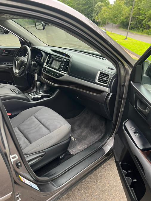 2014 Toyota Highlander AWD 4dr V6 LE (Natl), available for sale in New Britain, Connecticut | Supreme Automotive. New Britain, Connecticut 2014 Toyota Highlander AWD 4dr V6 LE (Natl), available for sale in New Britain, Connecticut | Supreme Automotive. New Britain, Connecticut