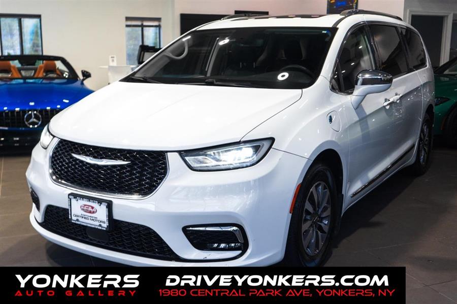 2021 Chrysler Pacifica Hybrid Limited, available for sale in Woodside, New York | Drive Central. Woodside, New York
