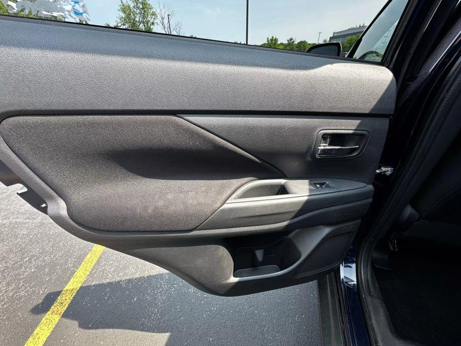 2017 Mitsubishi Outlander ES Sport Utility 4D, available for sale in Rochester, New York | 5 Star Motor Group. Rochester, New York 2017 Mitsubishi Outlander ES Sport Utility 4D, available for sale in Rochester, New York | 5 Star Motor Group. Rochester, New York