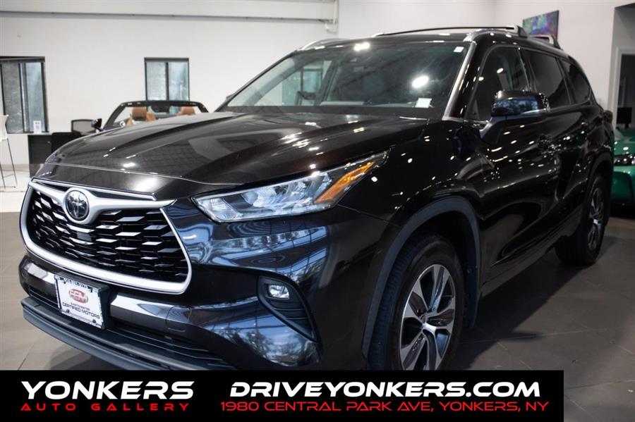 2020 Toyota Highlander XLE AWD, available for sale in Woodside, New York | Drive Central. Woodside, New York
