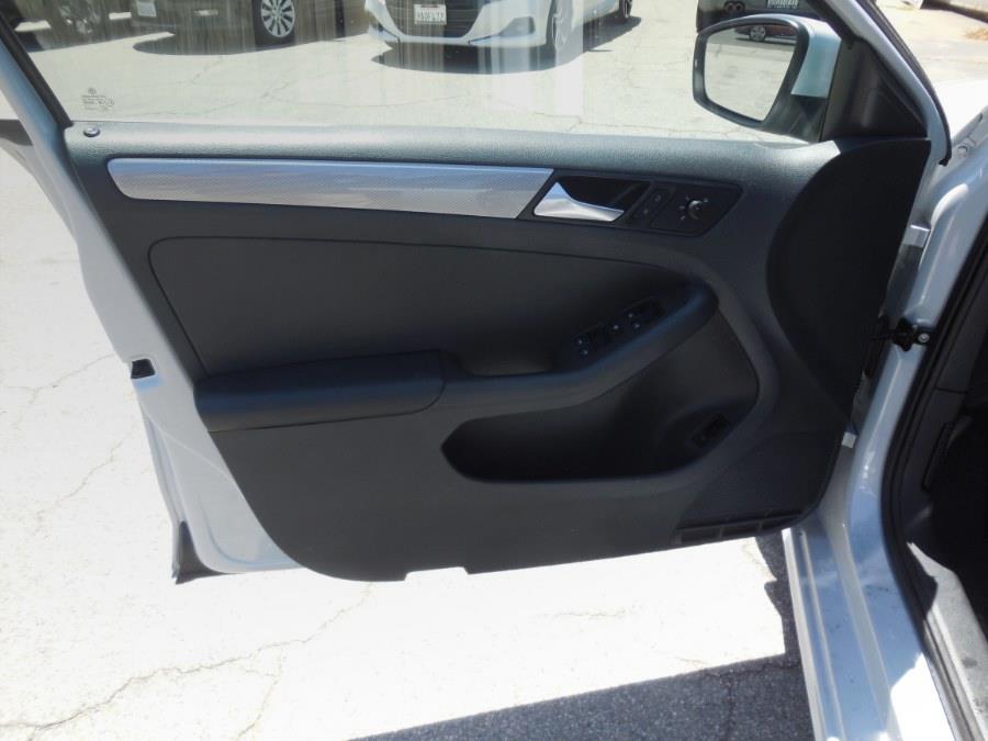 2017 Volkswagen Jetta 1.4T SE Auto, available for sale in Hawaiian Gardens, California | Luxe Motors. Hawaiian Gardens, California 2017 Volkswagen Jetta 1.4T SE Auto, available for sale in Hawaiian Gardens, California | Luxe Motors. Hawaiian Gardens, California