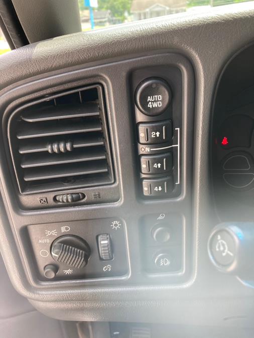 2005 GMC Sierra 1500 Crew Cab 143.5" WB 4WD SLE, available for sale in Neosho, Missouri | Xsell Auto LLC. Neosho, Missouri 2005 GMC Sierra 1500 Crew Cab 143.5" WB 4WD SLE, available for sale in Neosho, Missouri | Xsell Auto LLC. Neosho, Missouri
