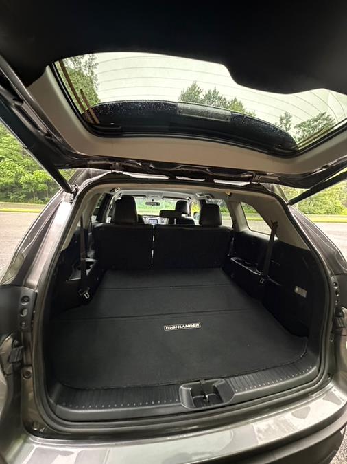 2014 Toyota Highlander 4dr Sdn CVT LE Plus (Natl), available for sale in New Britain, Connecticut | Supreme Automotive. New Britain, Connecticut 2014 Toyota Highlander 4dr Sdn CVT LE Plus (Natl), available for sale in New Britain, Connecticut | Supreme Automotive. New Britain, Connecticut