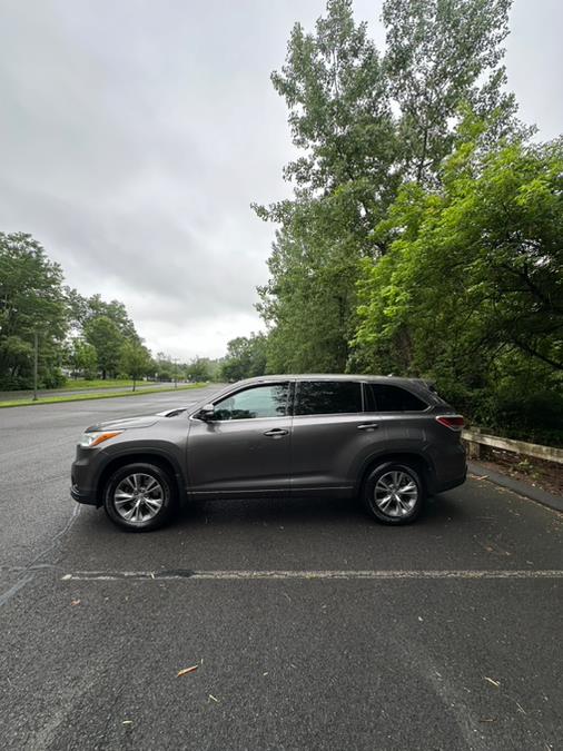 2014 Toyota Highlander 4dr Sdn CVT LE Plus (Natl), available for sale in New Britain, Connecticut | Supreme Automotive. New Britain, Connecticut 2014 Toyota Highlander 4dr Sdn CVT LE Plus (Natl), available for sale in New Britain, Connecticut | Supreme Automotive. New Britain, Connecticut